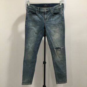LUCKY BRAND Med/Light Wash CHARLIE Capri Distressed 5 Pocket Logo Hardware Jeans